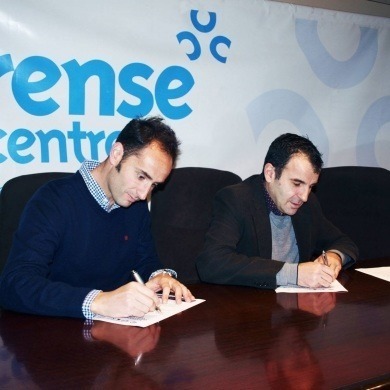 Firma convenio con club ourense baloncesto