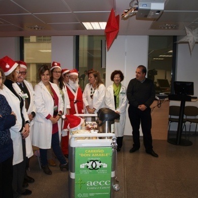 Ourense Centro colabora con asociacion contra el cancer y da apoyo a los enfermos hospitalizados en Navidad