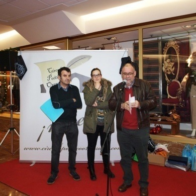 CCA Ourense Centro sumase a lectura solidaria de poesia para recadar material escolar 