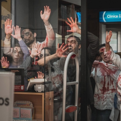 Los zombies invadieron las calles del centro de la ciudad